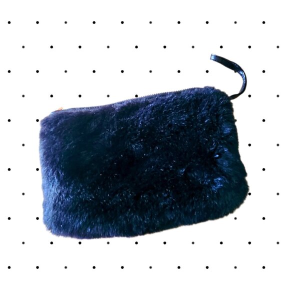 Fuzzy wrist purse - Picture 2 of 2